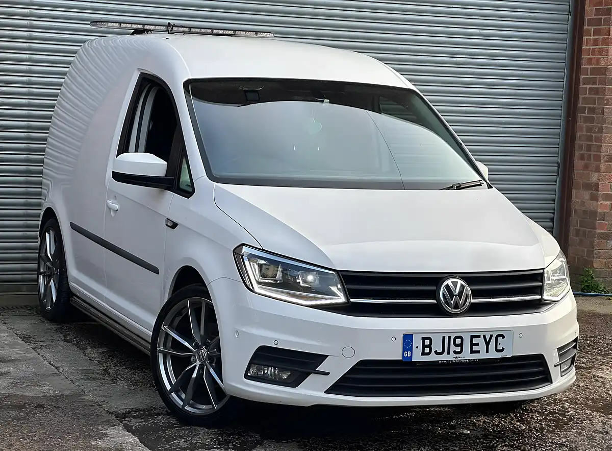 Used 2019 Volkswagen Caddy Highline White - Front View