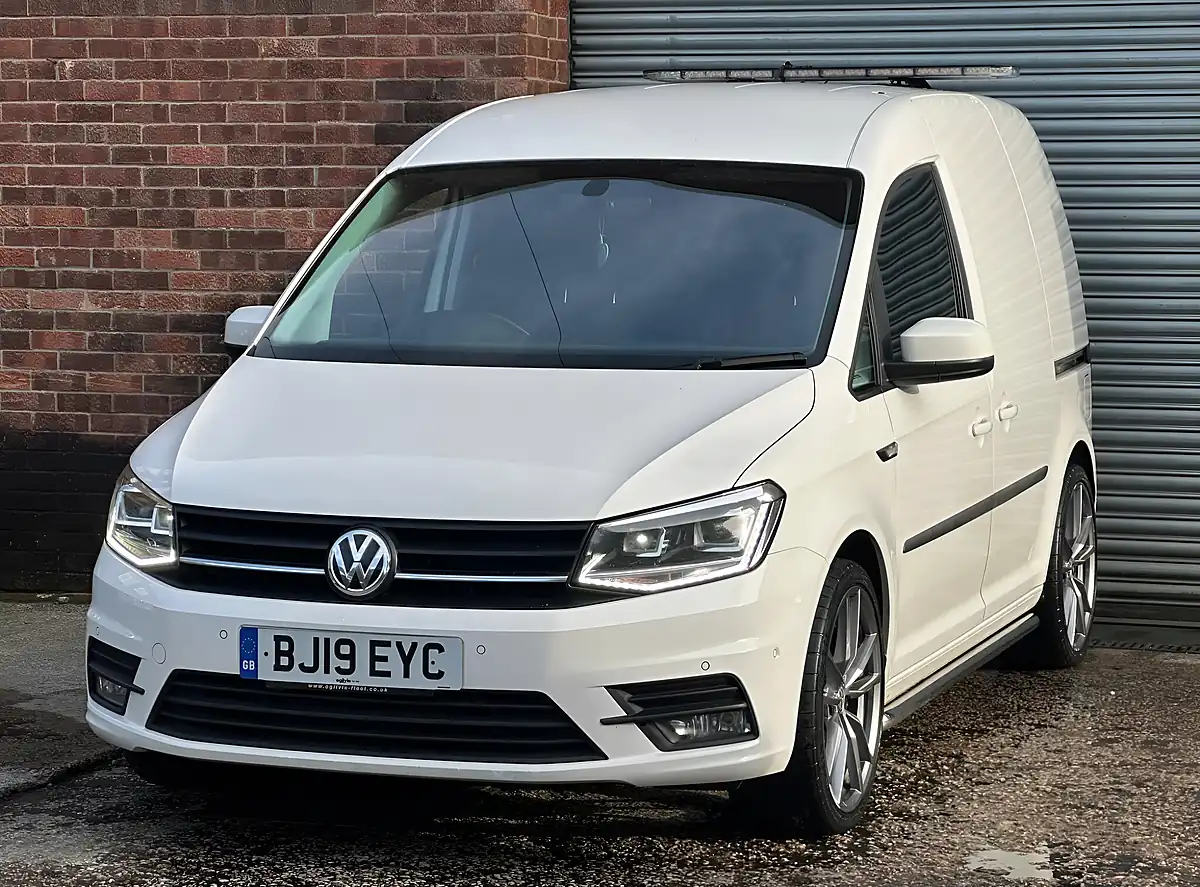 Used 2019 Volkswagen Caddy Highline White - Interior and Exterior details 4