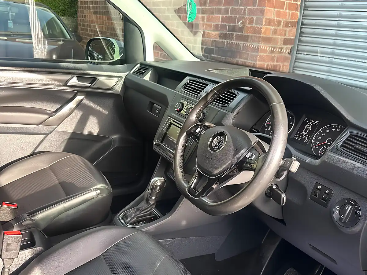 Used 2019 Volkswagen Caddy Highline White - Interior and Exterior details 8