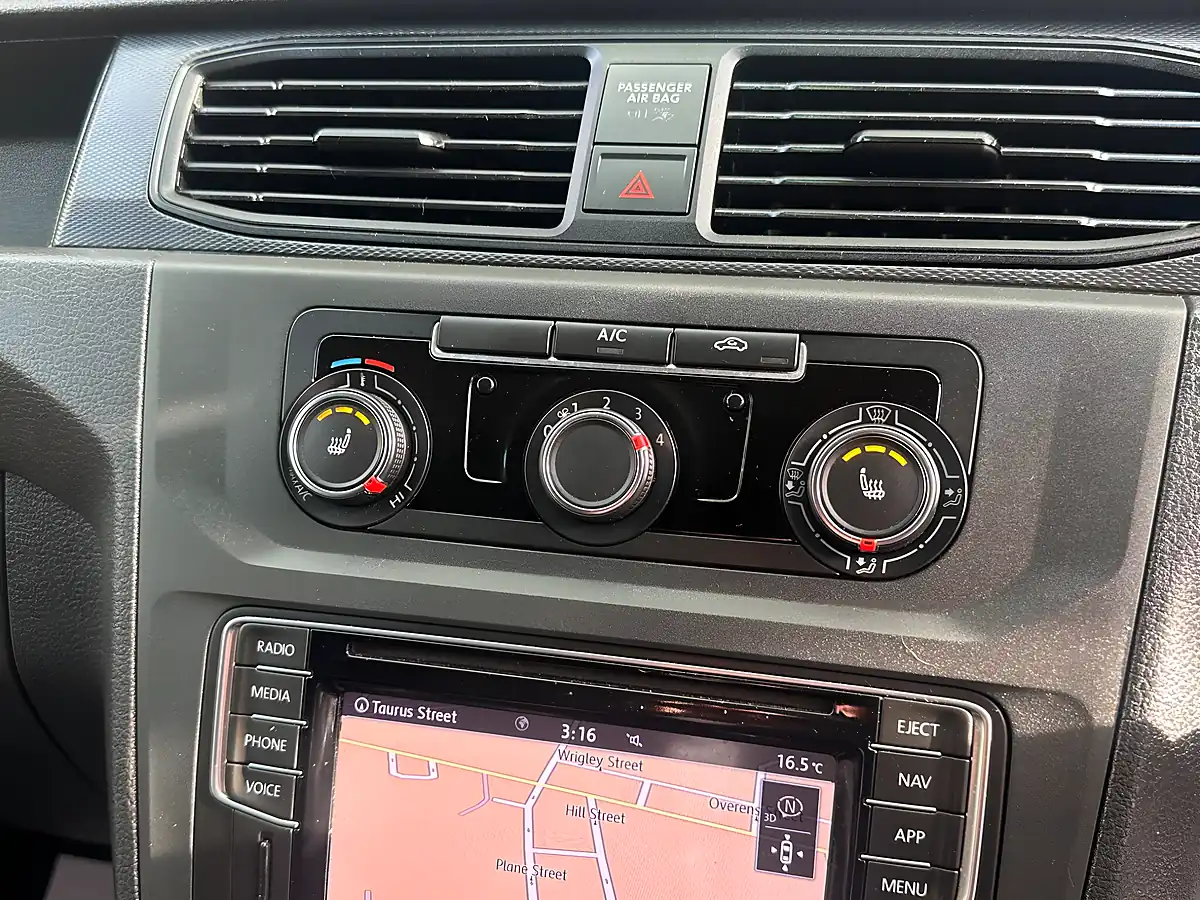 Used 2019 Volkswagen Caddy Highline White - Interior and Exterior details 9
