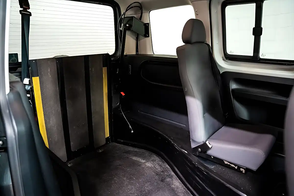 Used 2019 Volkswagen Caddy Life Life Indium Grey - Interior and Exterior details 4