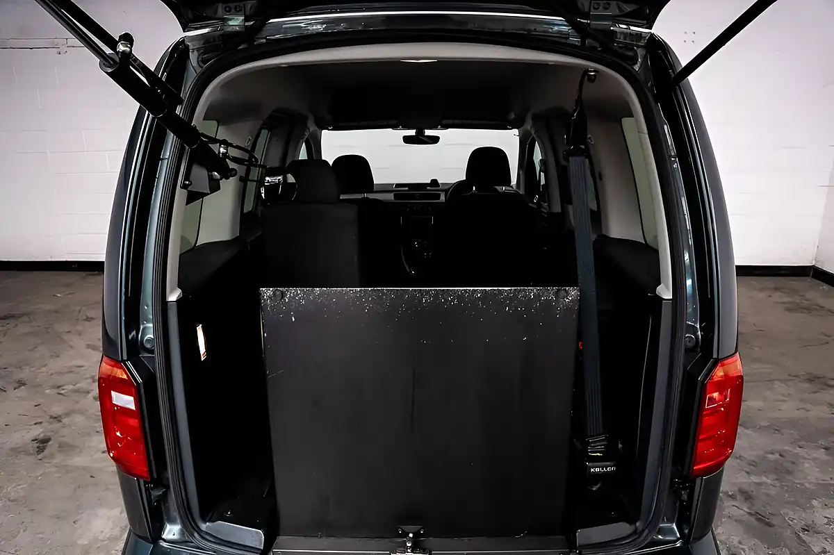 Used 2019 Volkswagen Caddy Life Life Indium Grey - Interior and Exterior details 5