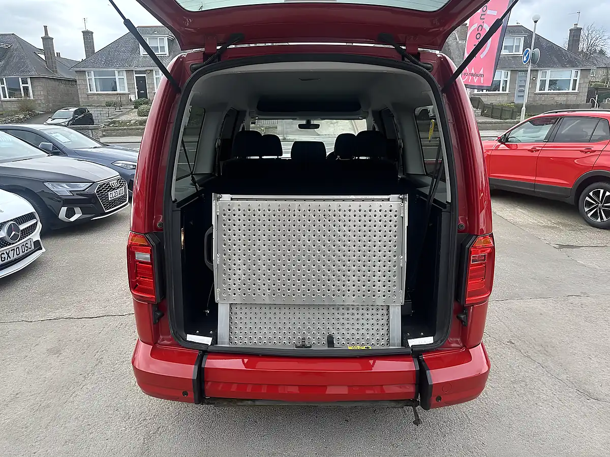 Used 2019 Volkswagen Caddy Maxi C20 Maxi Red - Interior and Exterior details 14