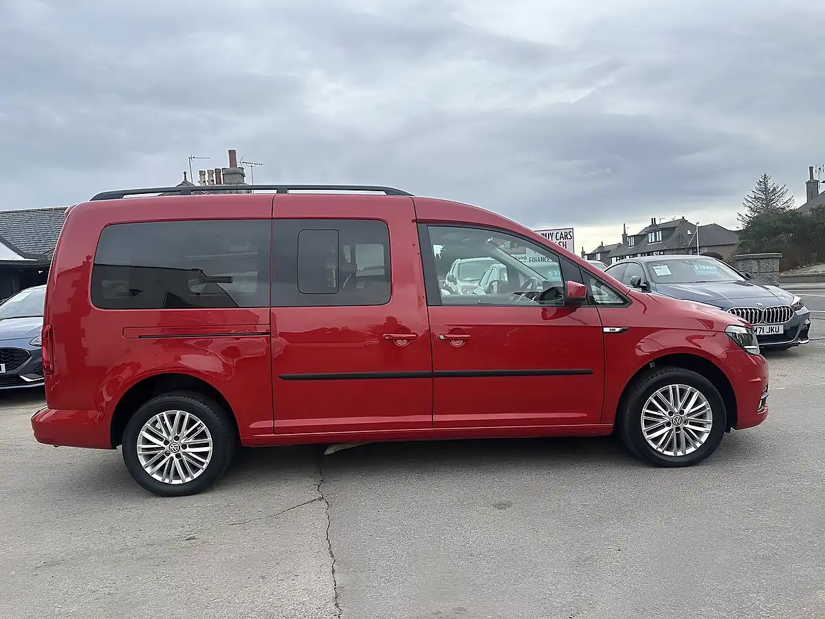 Used 2019 Volkswagen Caddy Maxi C20 Maxi Red - Interior and Exterior details 3