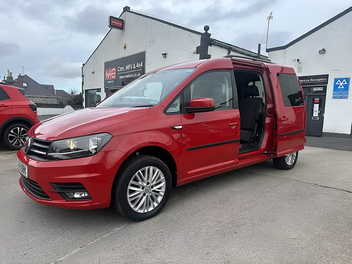 Used 2019 Volkswagen Caddy Maxi C20 Maxi Red - Interior and Exterior details 7