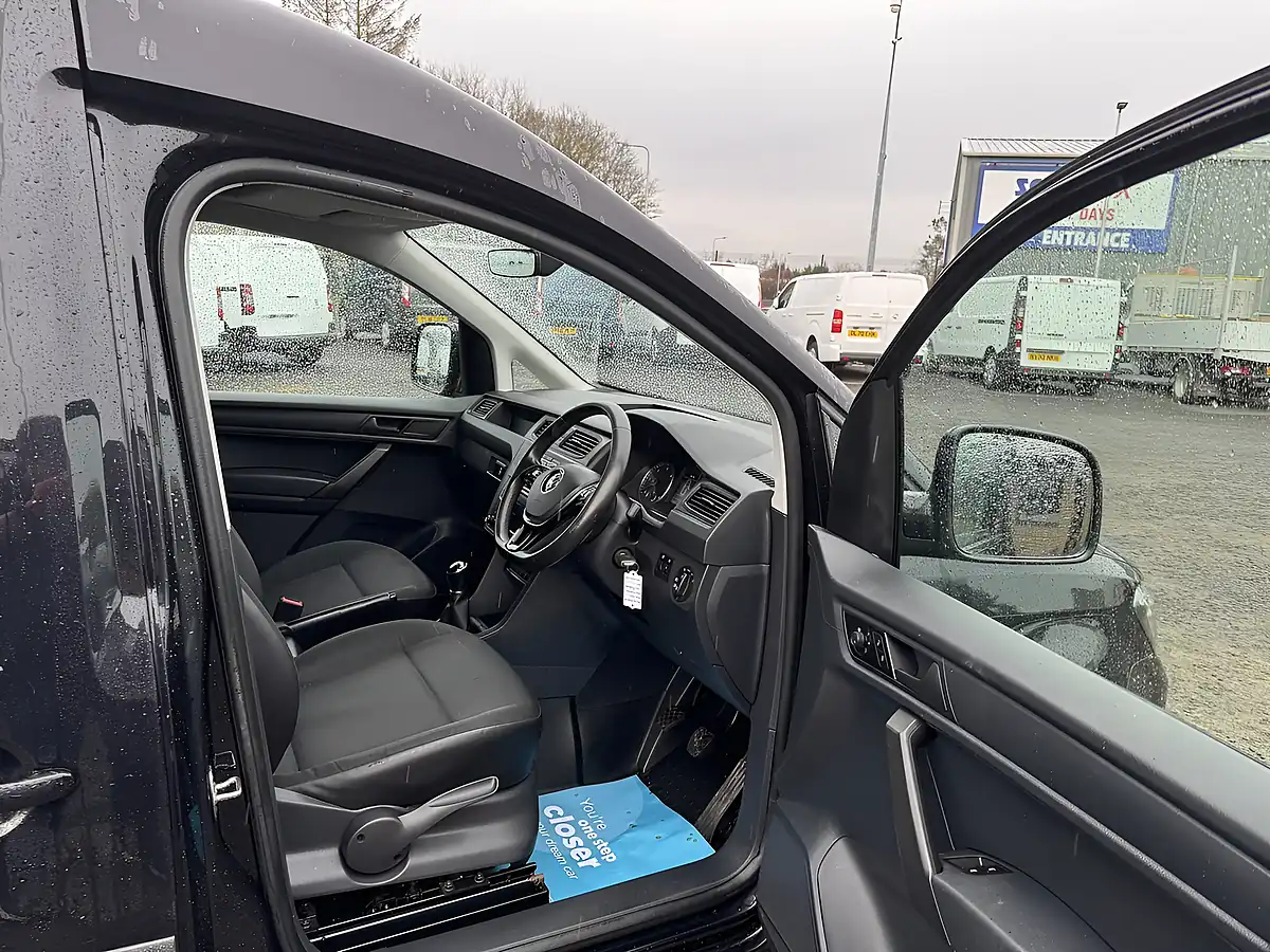 Used 2019 Volkswagen Caddy Maxi Highline - Interior and Exterior details 10