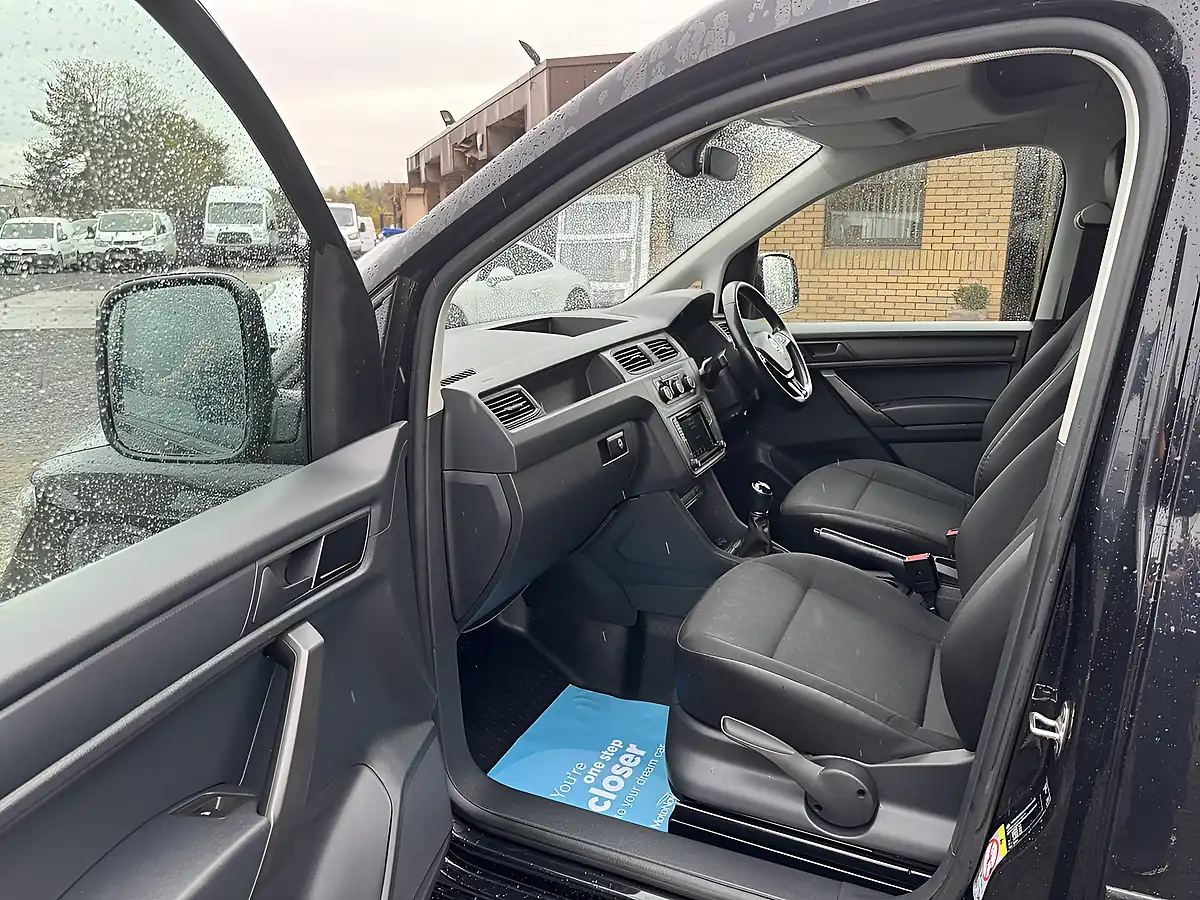 Used 2019 Volkswagen Caddy Maxi Highline - Interior and Exterior details 11