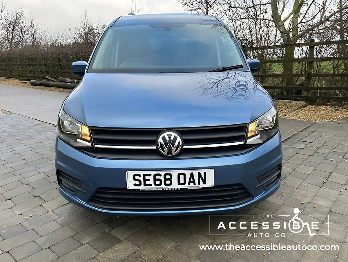 Used 2019 Volkswagen Caddy Maxi Life Blue - Interior and Exterior details 9
