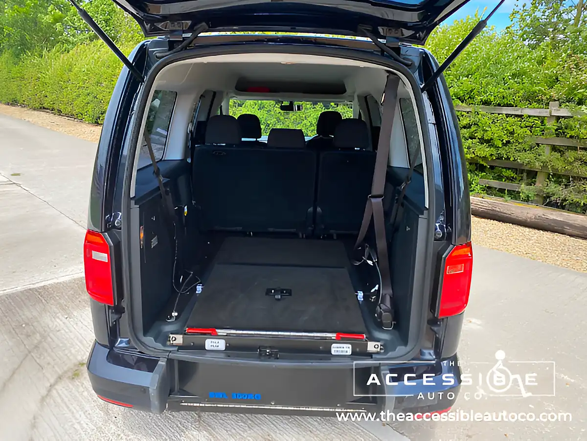 Used 2019 Volkswagen Caddy Maxi Life Blue - Interior and Exterior details 10