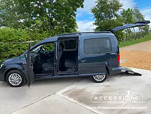 Used 2019 Volkswagen Caddy Maxi Life Blue - Interior and Exterior details 11