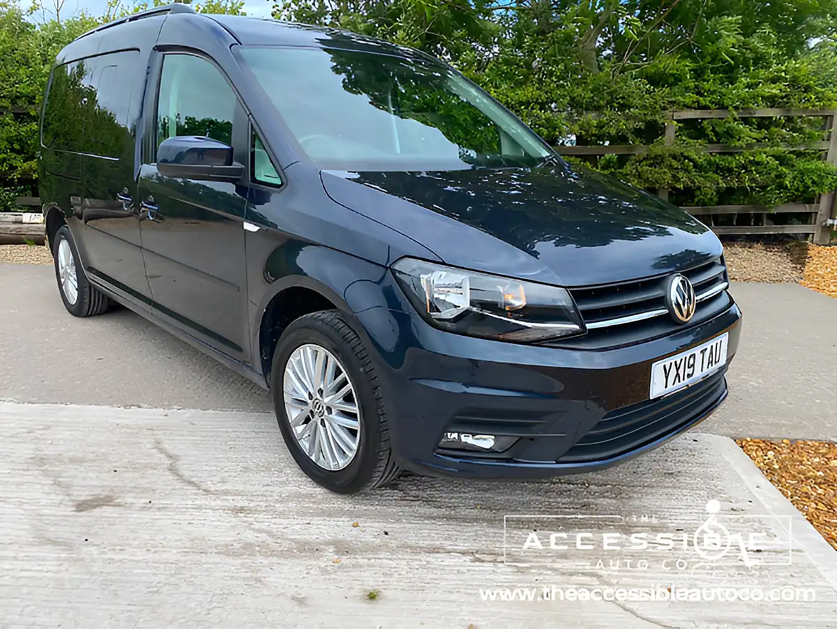 Used 2019 Volkswagen Caddy Maxi Life Blue - Interior and Exterior details 2