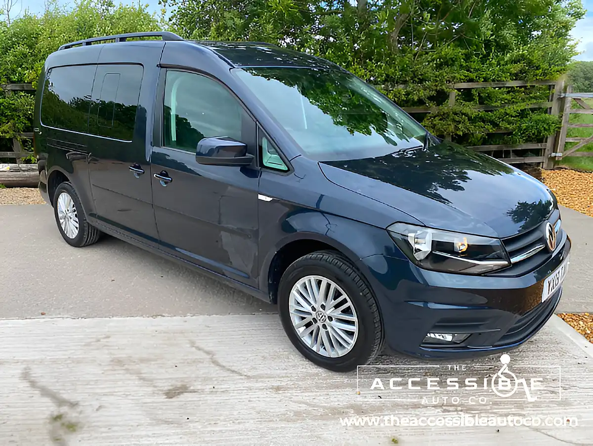 Used 2019 Volkswagen Caddy Maxi Life Blue - Interior and Exterior details 3