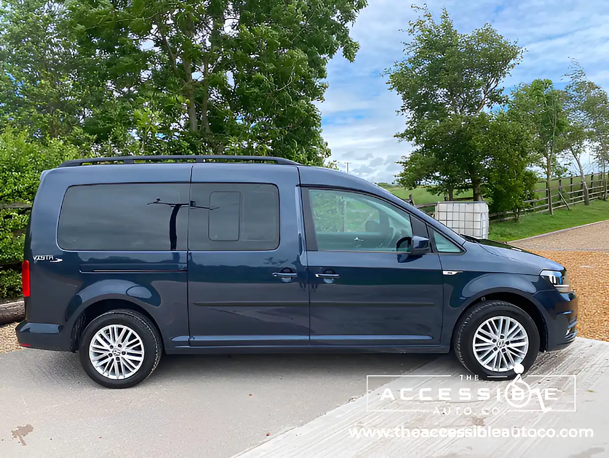 Used 2019 Volkswagen Caddy Maxi Life Blue - Interior and Exterior details 5