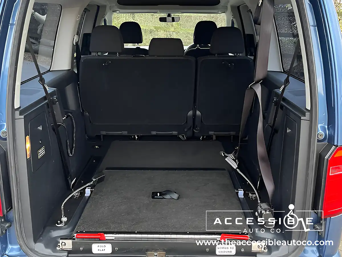 Used 2019 Volkswagen Caddy Maxi Life C20 Blue - Interior and Exterior details 11