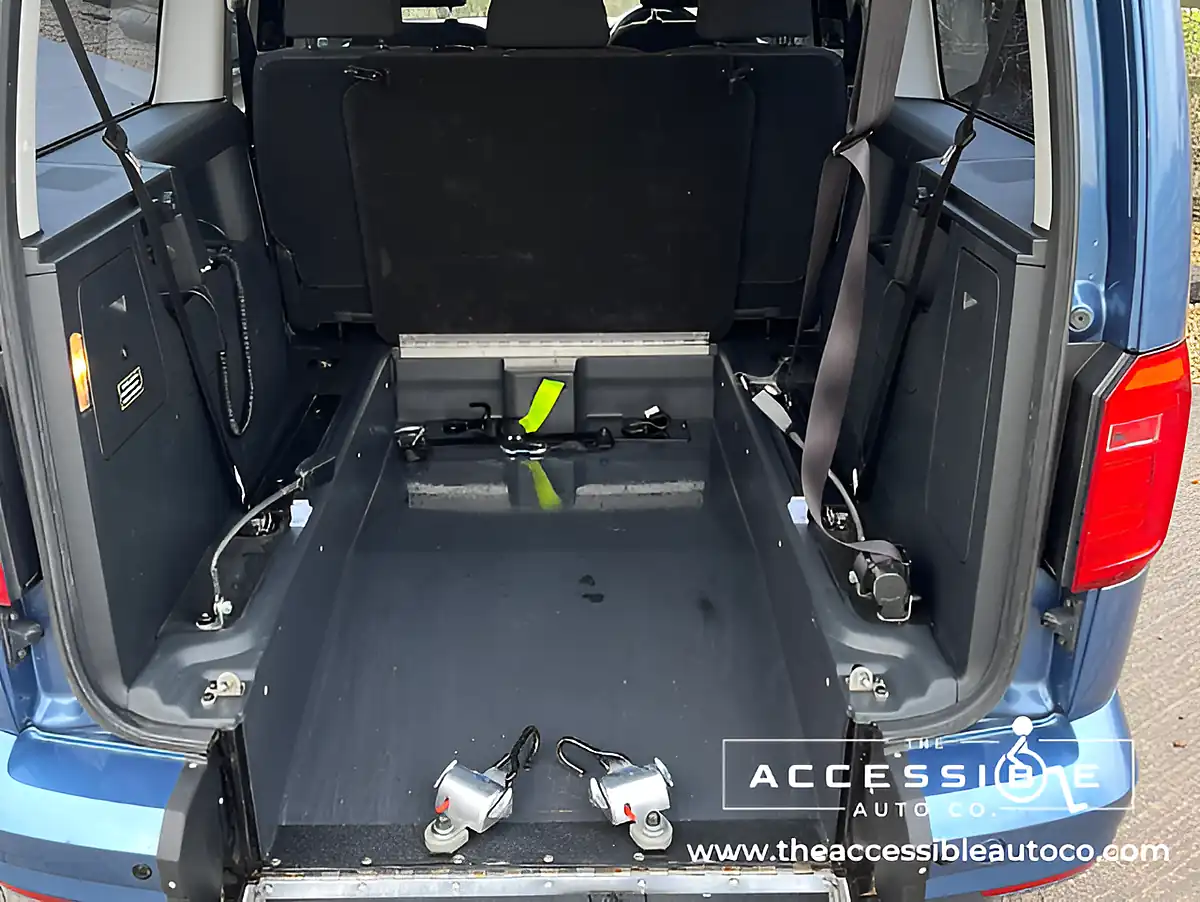 Used 2019 Volkswagen Caddy Maxi Life C20 Blue - Interior and Exterior details 12