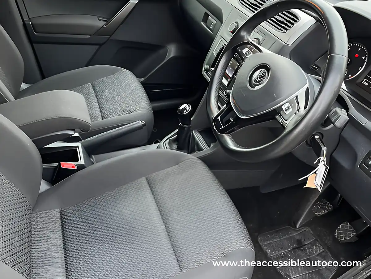 Used 2019 Volkswagen Caddy Maxi Life C20 Blue - Interior and Exterior details 13