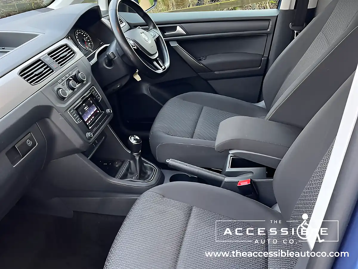 Used 2019 Volkswagen Caddy Maxi Life C20 Blue - Interior and Exterior details 15
