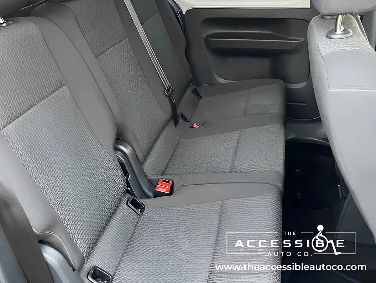 Used 2019 Volkswagen Caddy Maxi Life C20 Blue - Interior and Exterior details 16
