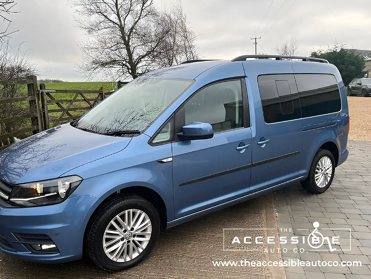 Used 2019 Volkswagen Caddy Maxi Life C20 Blue - Interior and Exterior details 2