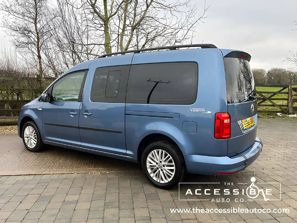 Used 2019 Volkswagen Caddy Maxi Life C20 Blue - Interior and Exterior details 4