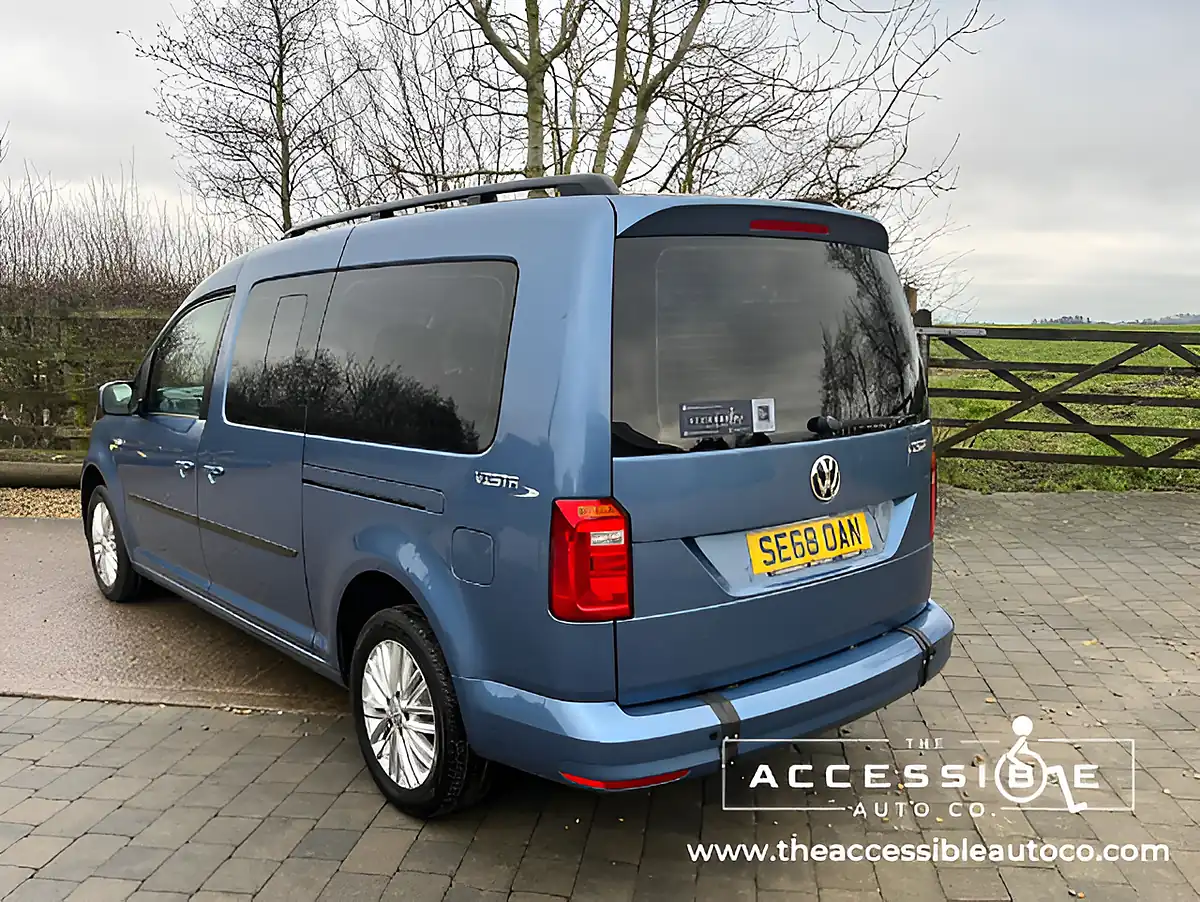 Used 2019 Volkswagen Caddy Maxi Life C20 Blue - Interior and Exterior details 5