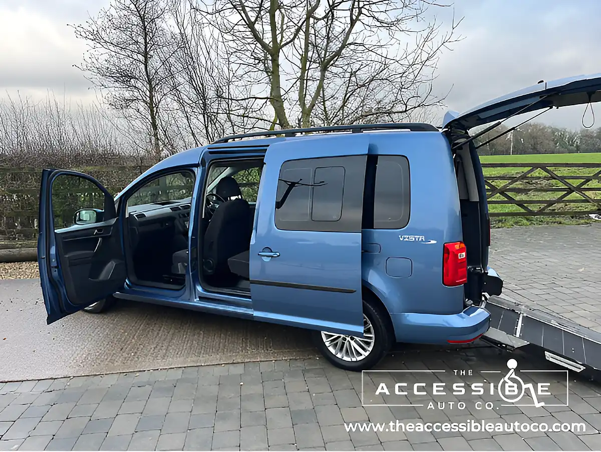 Used 2019 Volkswagen Caddy Maxi Life C20 Blue - Interior and Exterior details 8