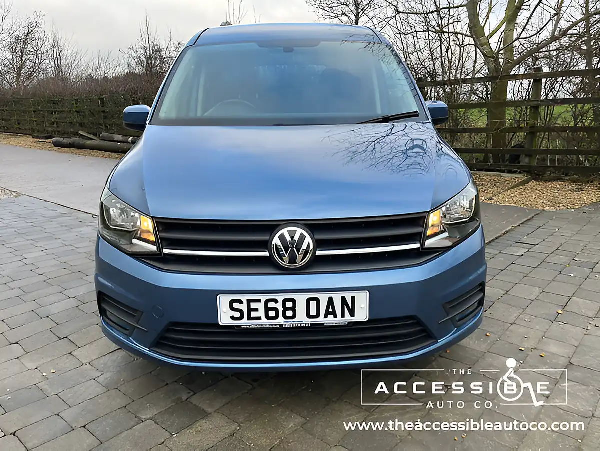 Used 2019 Volkswagen Caddy Maxi Life C20 Blue - Interior and Exterior details 9