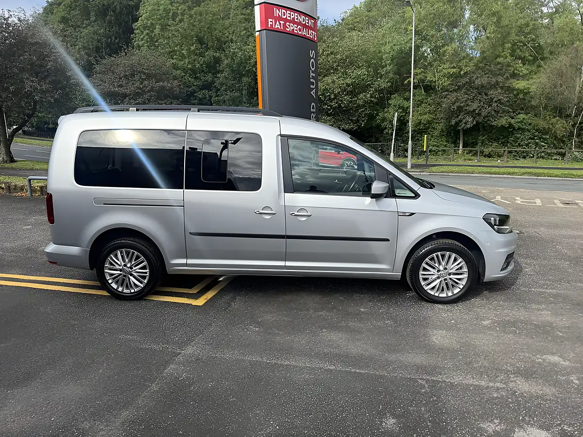 Used 2019 Volkswagen Caddy Maxi Life Silver - Interior and Exterior details 4