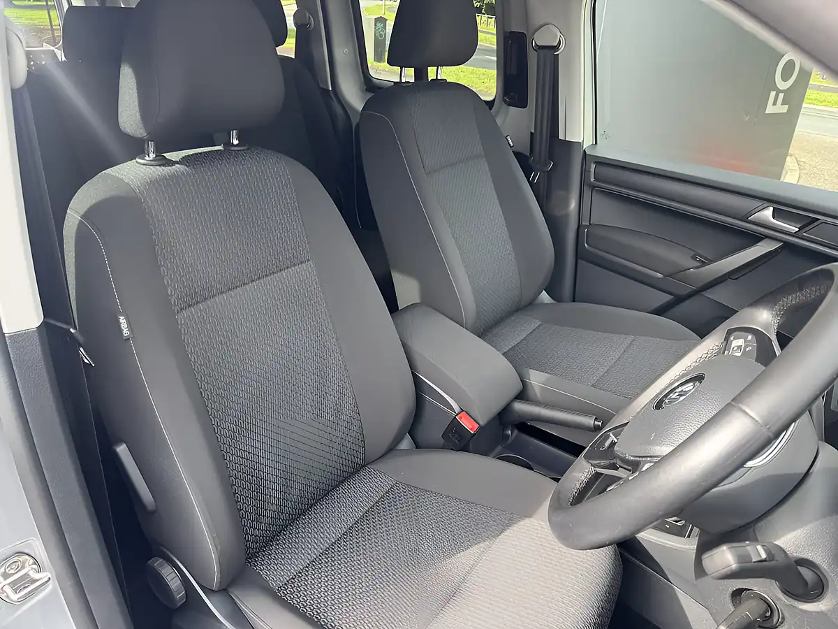 Used 2019 Volkswagen Caddy Maxi Life Silver - Interior and Exterior details 5