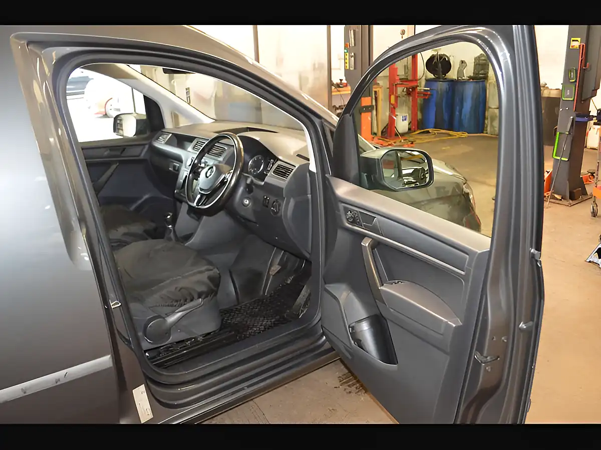 Used 2019 Volkswagen Caddy Trendline Indium Grey - Interior and Exterior details 17