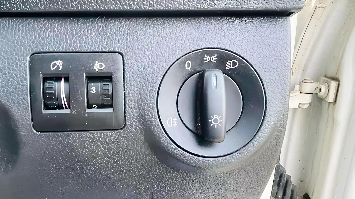 Used 2019 Volkswagen Caddy Trendline White - Interior and Exterior details 15