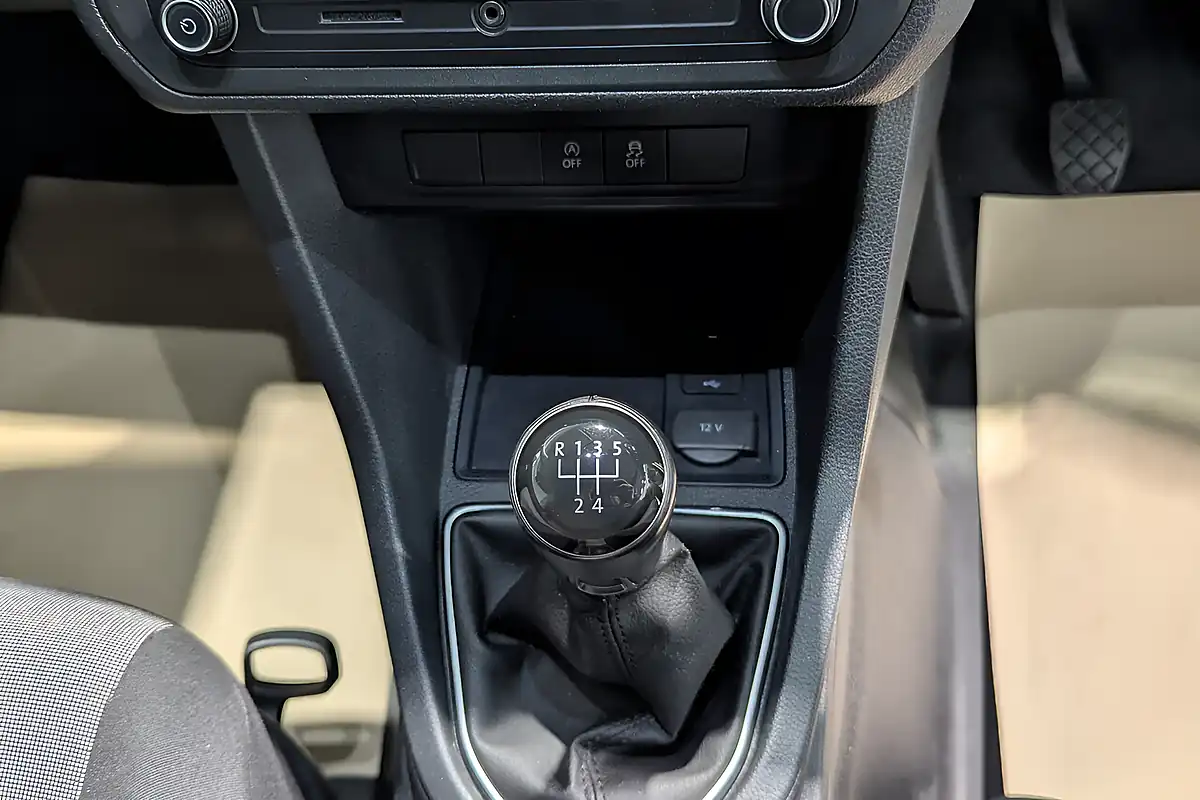 Used 2019 Volkswagen Caddy Trendline White - Interior and Exterior details 14