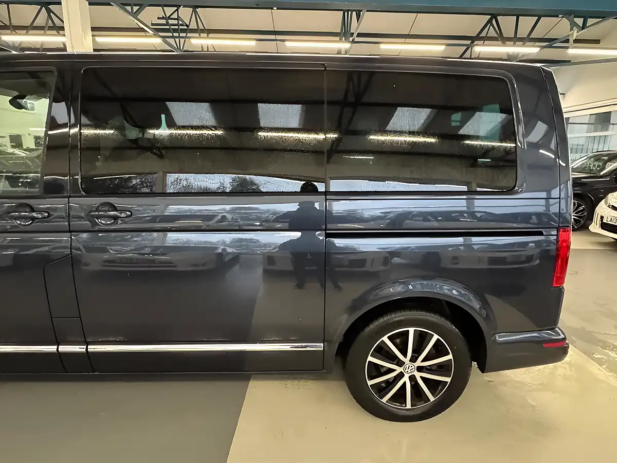 Used 2019 Volkswagen Caravelle Executive Blue - Interior and Exterior details 15