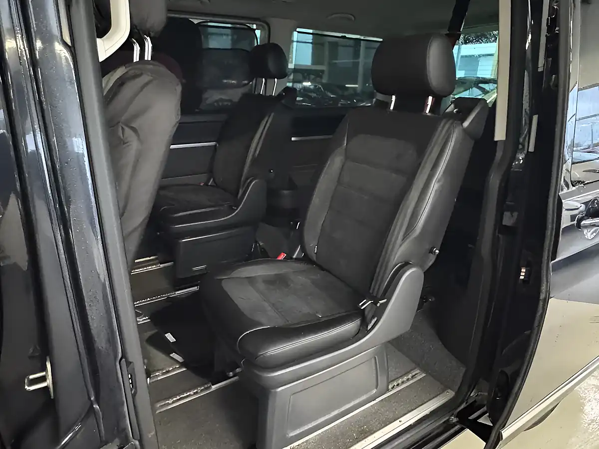 Used 2019 Volkswagen Caravelle Executive Blue - Interior and Exterior details 16