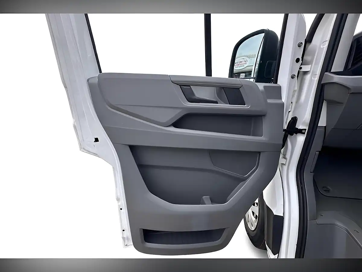 Used 2019 Volkswagen Crafter Startline White - Interior and Exterior details 12