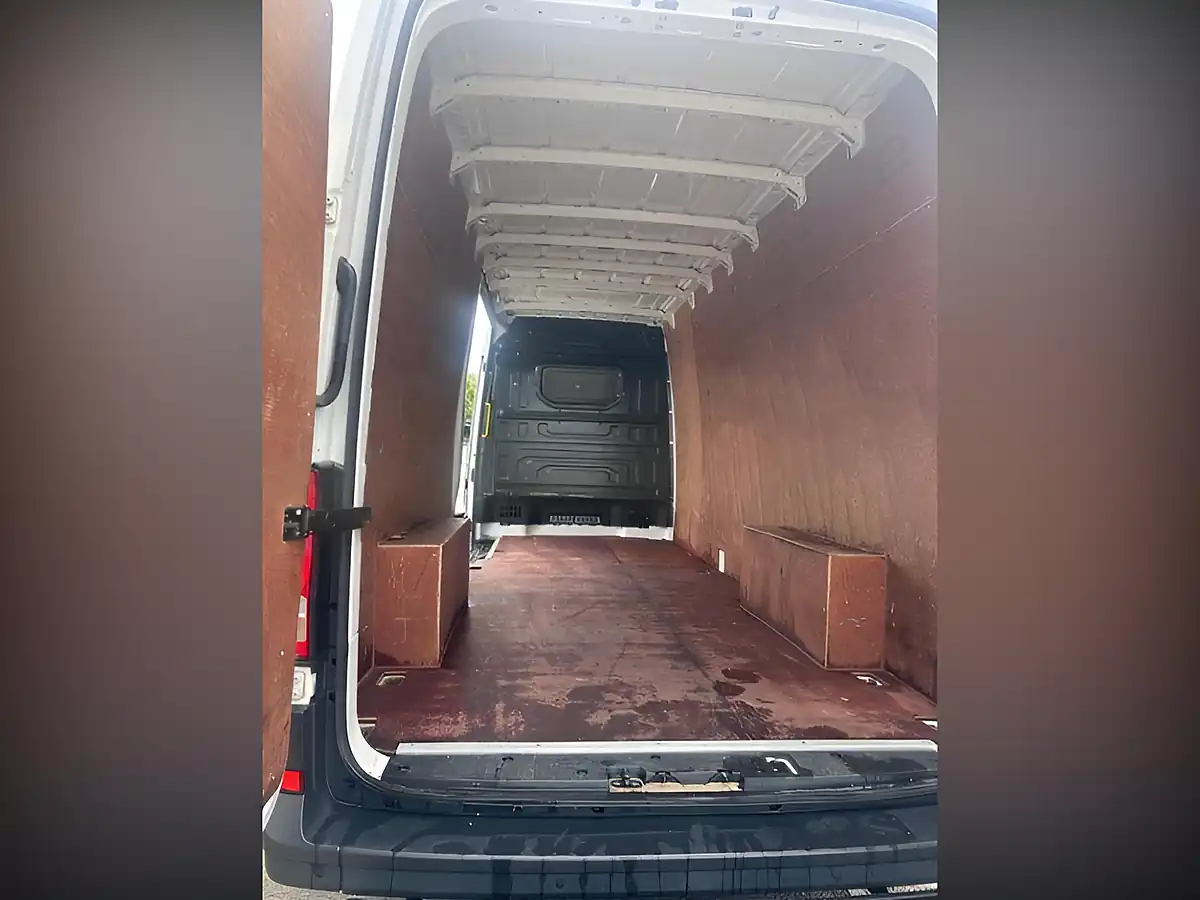 Used 2019 Volkswagen Crafter Startline White - Interior and Exterior details 15