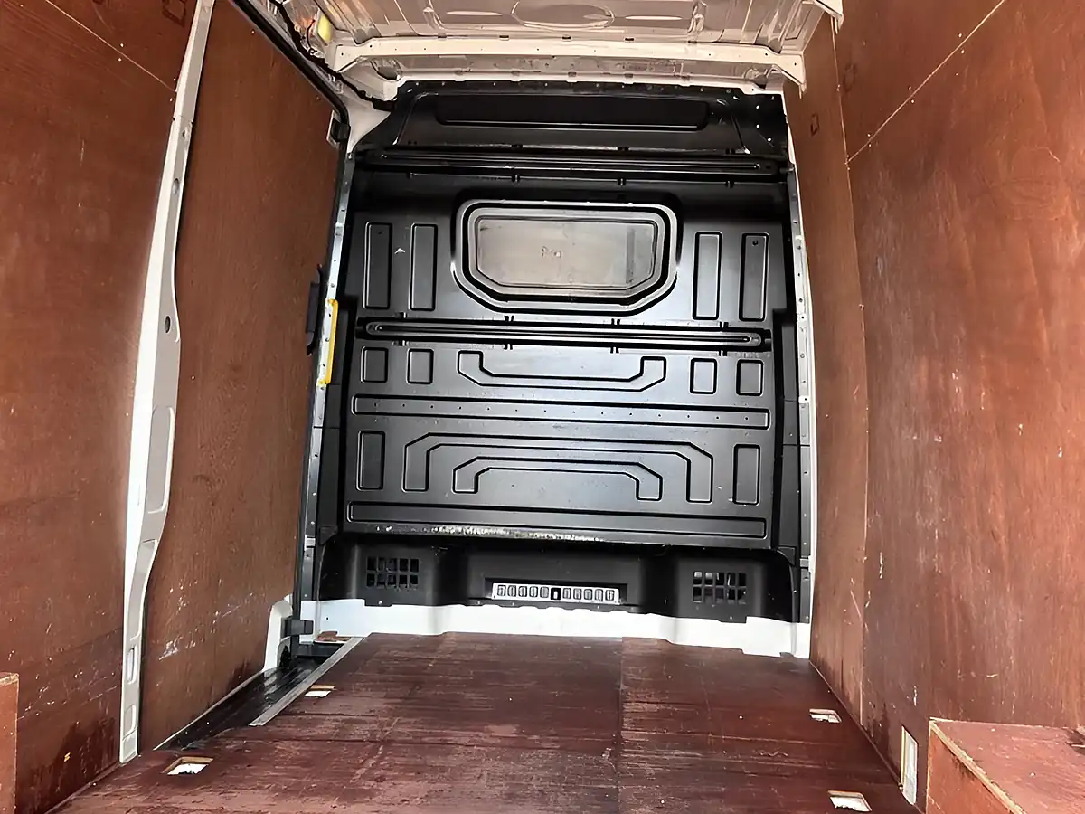 Used 2019 Volkswagen Crafter Startline White - Interior and Exterior details 16