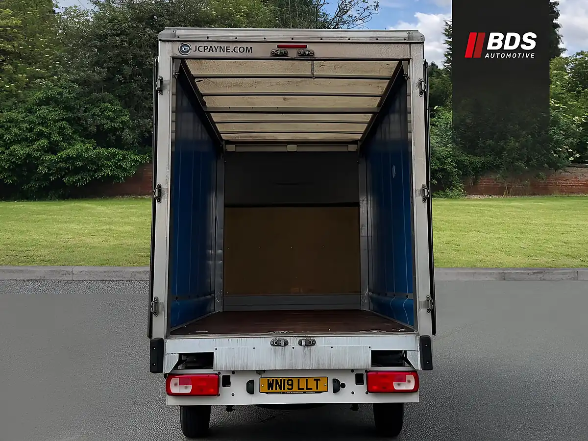 Used 2019 Volkswagen Crafter Startline White - Interior and Exterior details 6