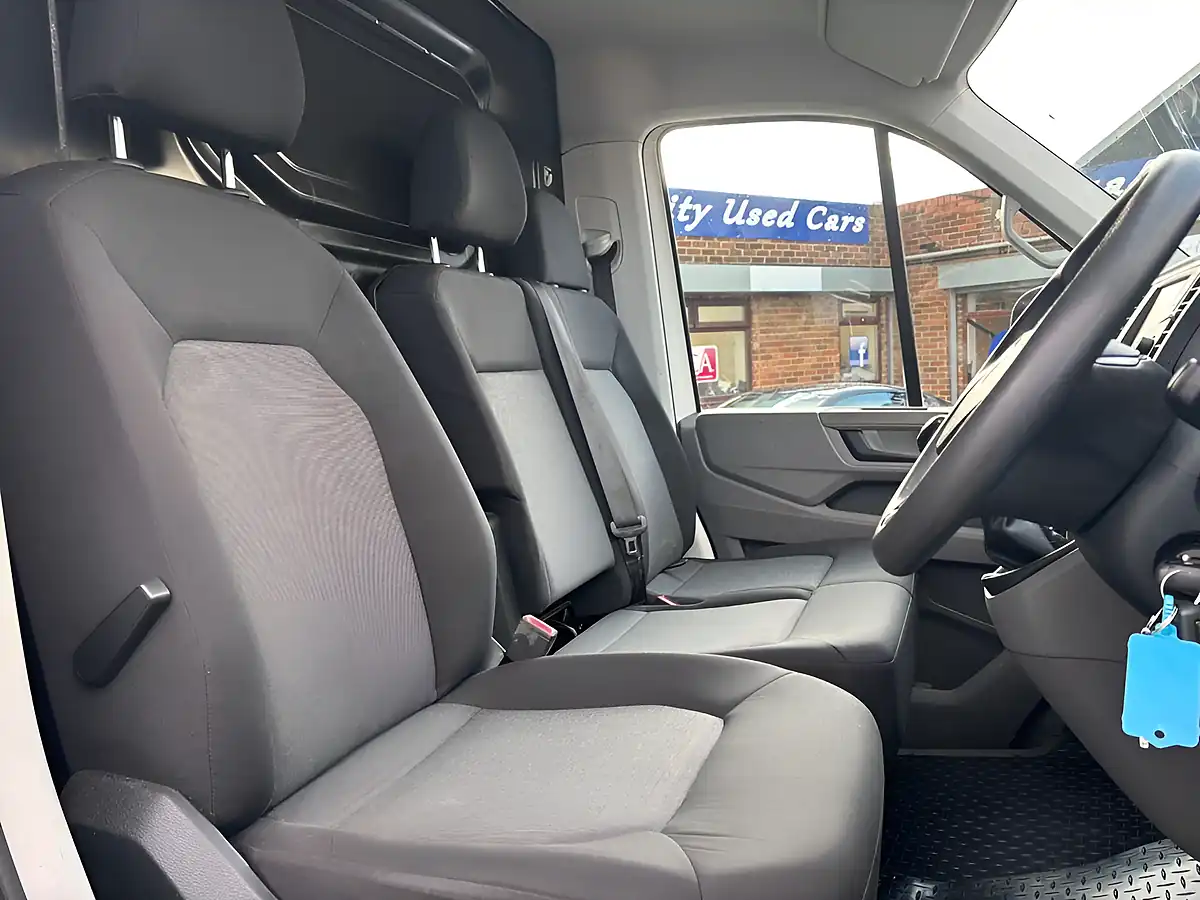 Used 2019 Volkswagen Crafter Trendline Maxi White - Interior and Exterior details 15