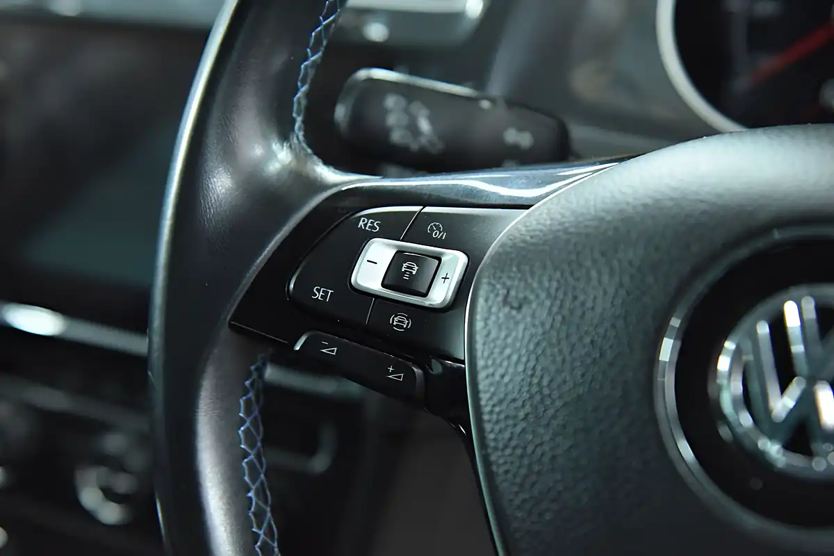 Used 2019 Volkswagen E-Golf Hatchback Black - Interior and Exterior details 10
