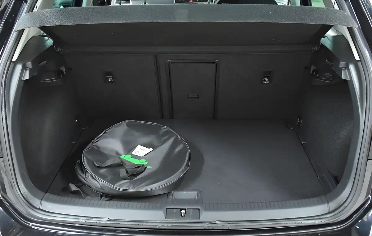 Used 2019 Volkswagen E-Golf Hatchback Black - Interior and Exterior details 14