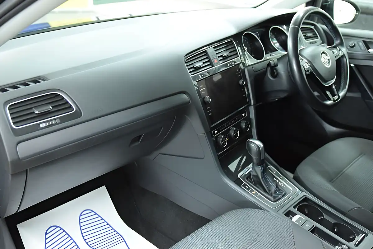 Used 2019 Volkswagen E-Golf Hatchback Black - Interior and Exterior details 16