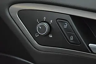 Used 2019 Volkswagen E-Golf Hatchback Black - Interior and Exterior details 7