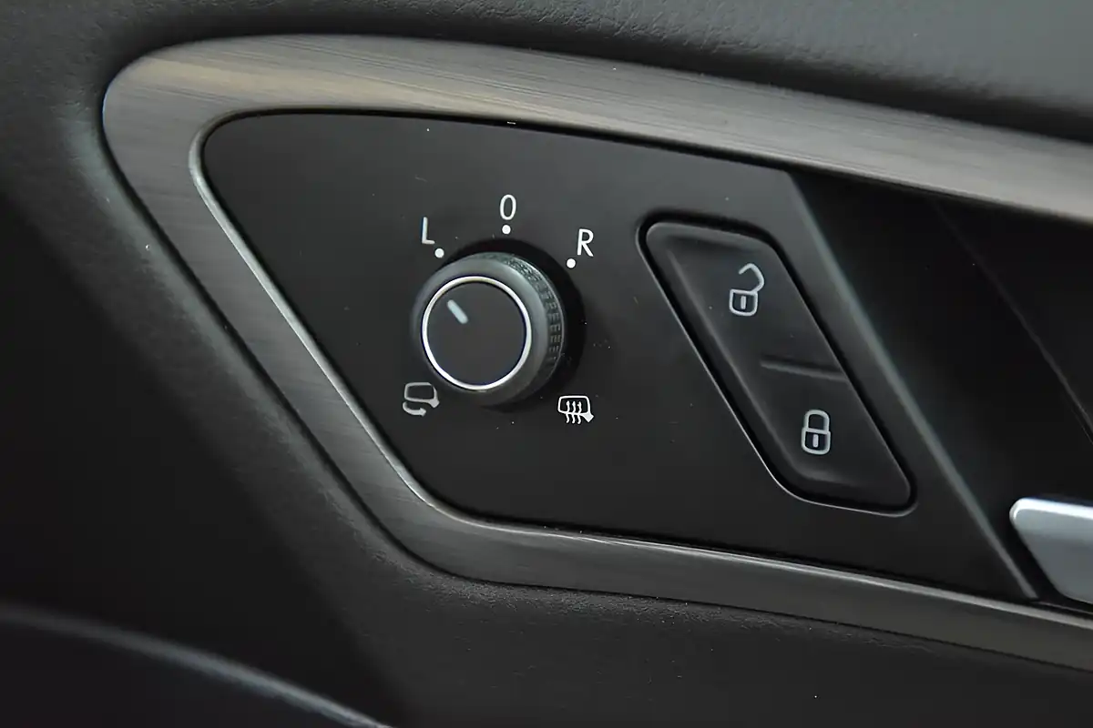 Used 2019 Volkswagen E-Golf Hatchback Black - Interior and Exterior details 7