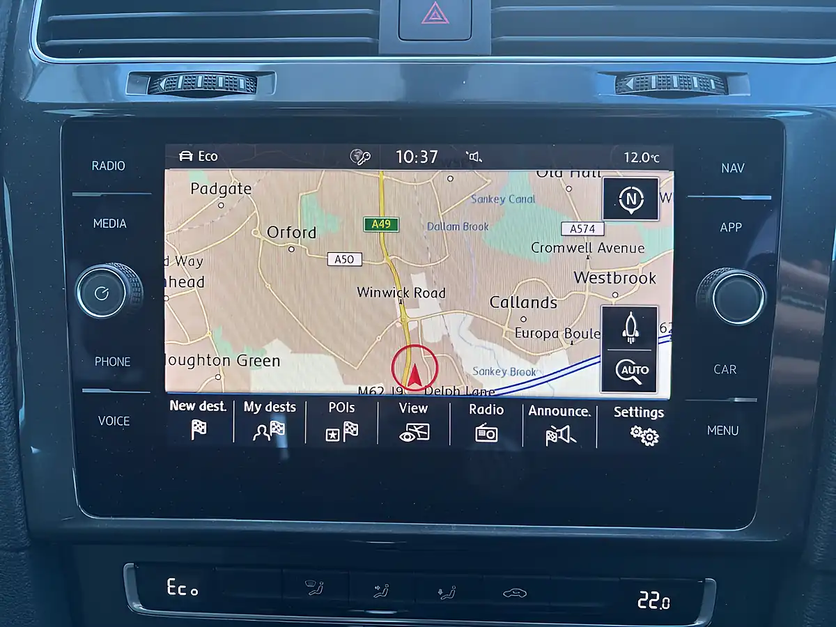 Used 2019 Volkswagen E-Golf Hatchback White - Interior and Exterior details 14