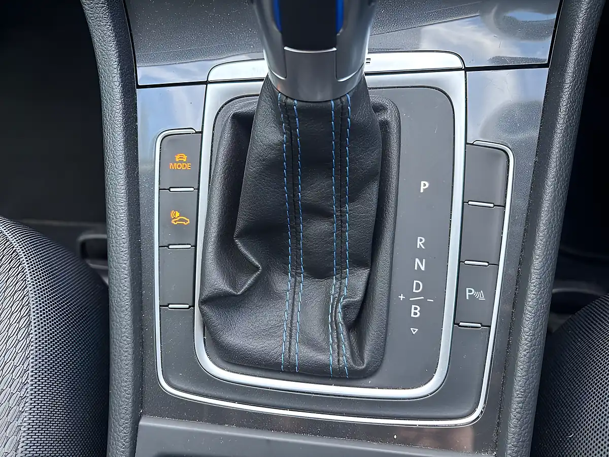 Used 2019 Volkswagen E-Golf Hatchback White - Interior and Exterior details 15