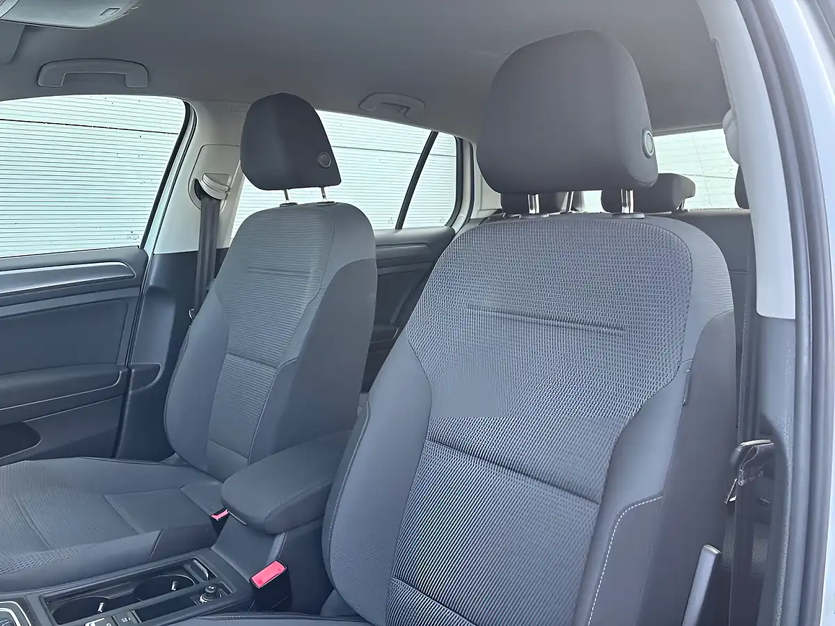Used 2019 Volkswagen E-Golf Hatchback White - Interior and Exterior details 18