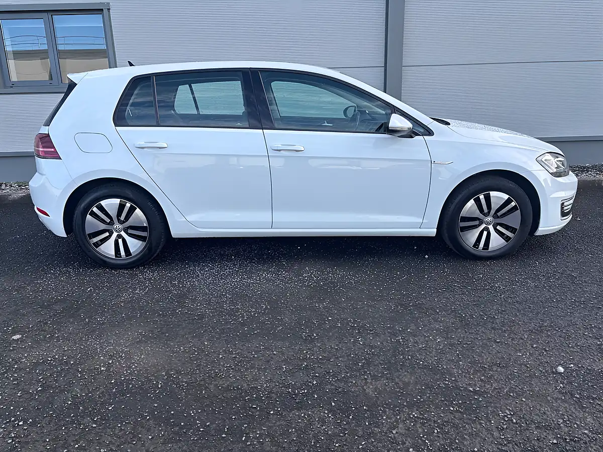 Used 2019 Volkswagen E-Golf Hatchback White - Interior and Exterior details 4