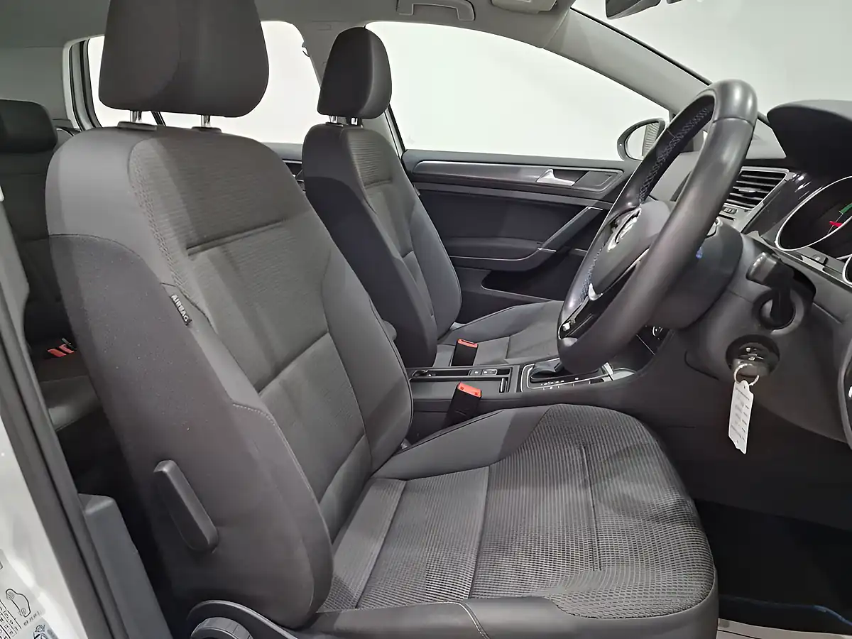 Used 2019 Volkswagen E-Golf White - Interior and Exterior details 10