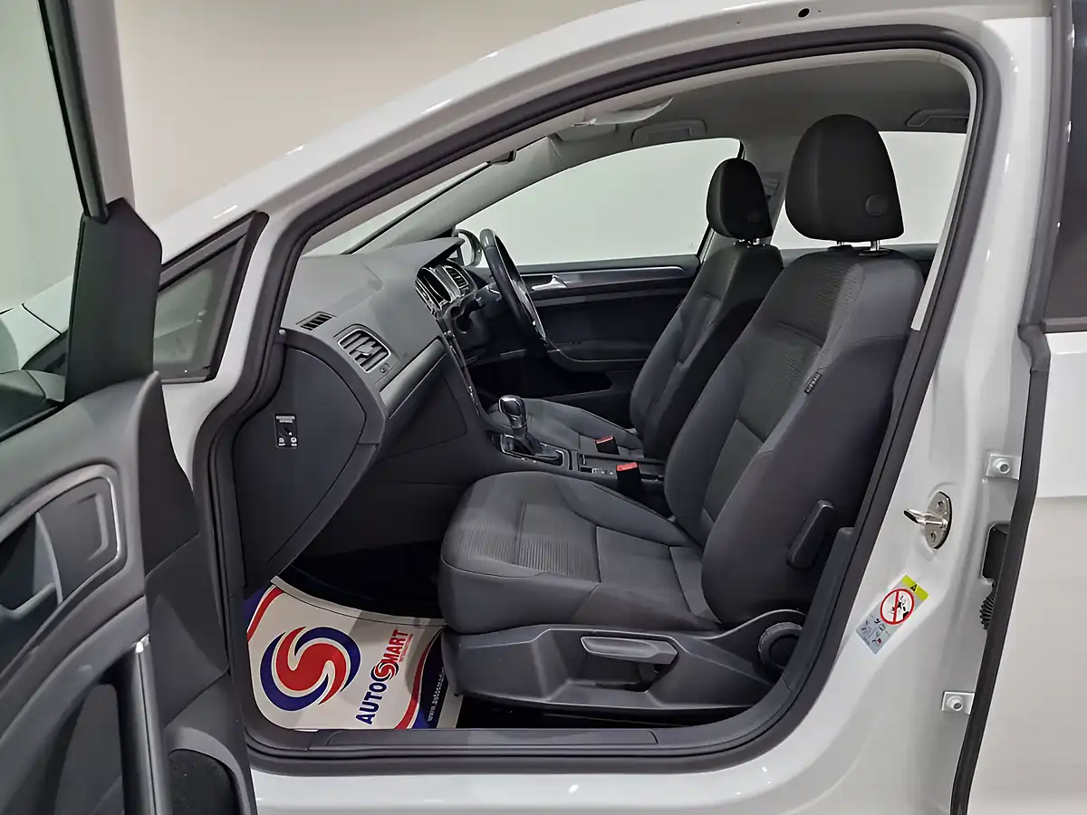 Used 2019 Volkswagen E-Golf White - Interior and Exterior details 13